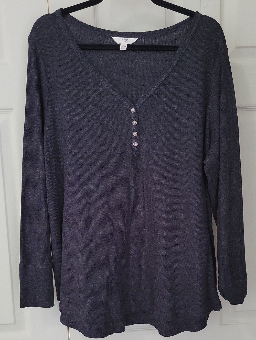 Terra & Sky Back V-Neck Henley Long Sleeve Thermal Top